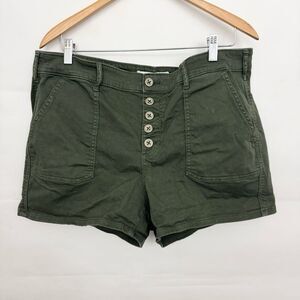 Torrid Feel The Fit army green cuffed 5 button fly shorts Size 18